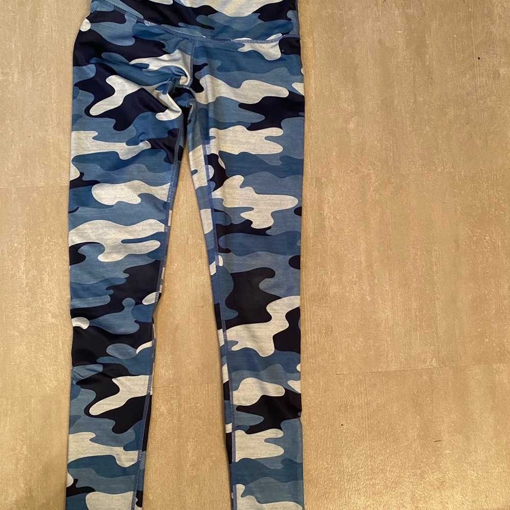 Reebok xs fitness leggings. Blue camo